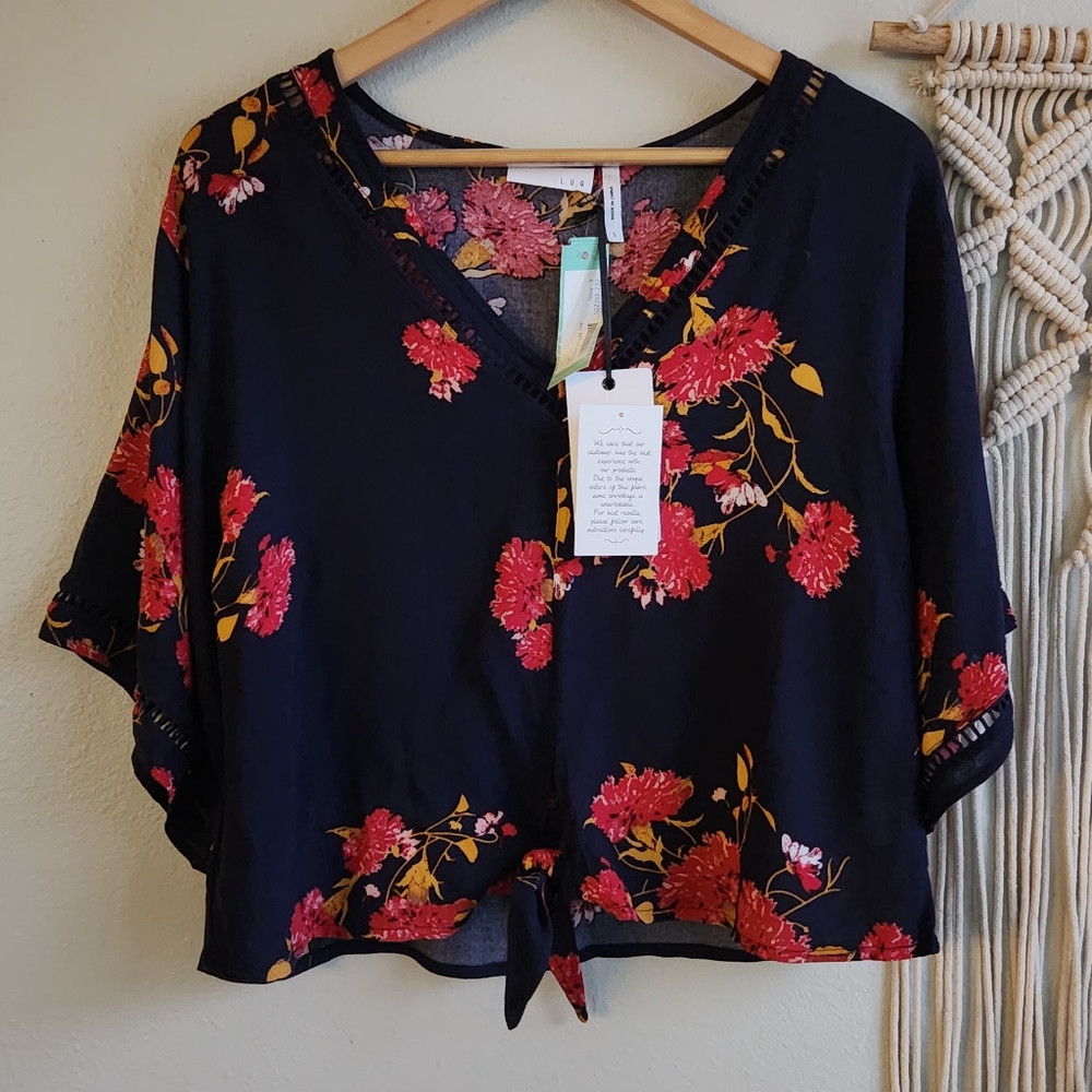 LUQ‎ Stitch Fix Navy Blue Floral Tie Front Top - Size Small - New With Tags